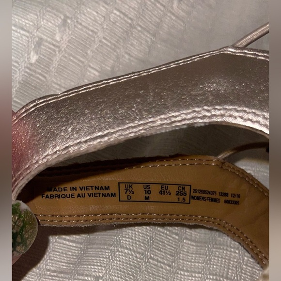 NWT Clarks Women’s Petrina Gail Metallic Gold Espadrille Sandals - Picture 9 of 10